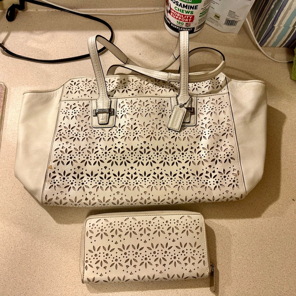 Good used condition Coach ivory handbag purse & matching wallet